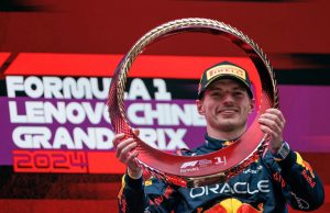 2024 Chinese GP जीतने वाले F1 Driver को मिली थी खास Trophy, देखिए तस्वीरें 2024 Chinese GP जीतने वाले F1 Driver को मिली थी खास Trophy, देखिए तस्वीरें