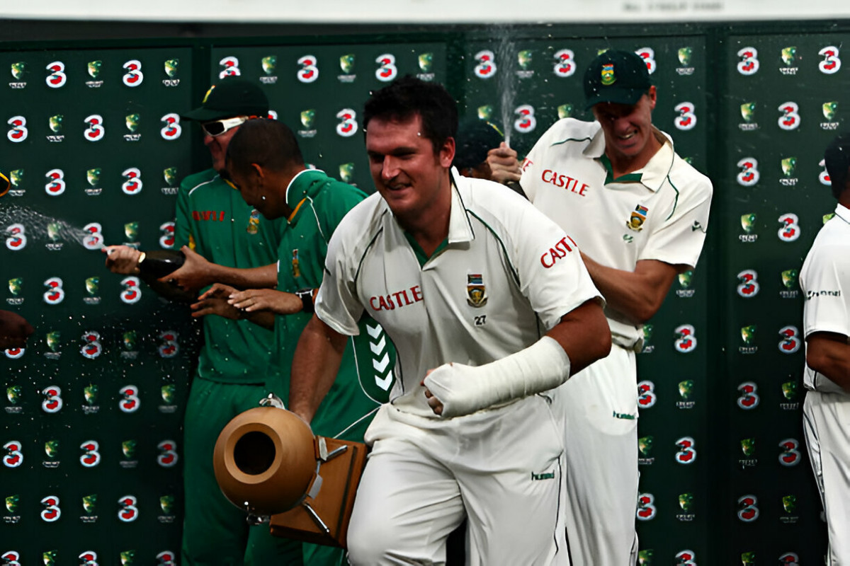 जब साउथ अफ्रीका के कप्तान ग्रैम स्मिथ ने की थी टूटे कोहनी से बल्लेबाजी  