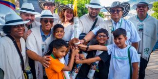 कोलंबिया पहुंची FIDE Torch Relay, मनाया गया जश्न  