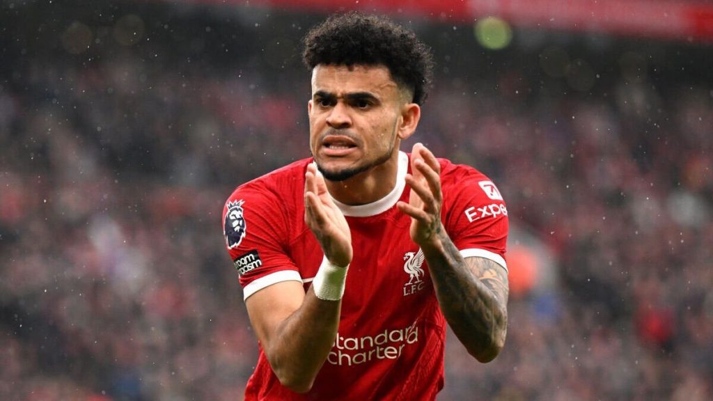 Liverpool winger Luis Diaz wants to join Barcelona this summer  