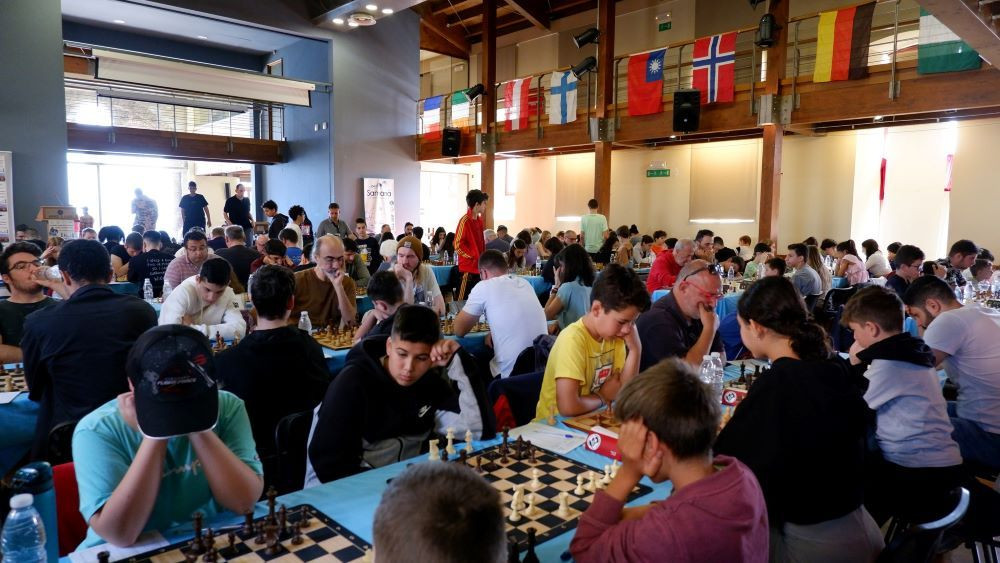 हरिकृष्णन ने जीती ट्रॉफी, चैपिंयन बनने पर हुई पैसों की बारिश  