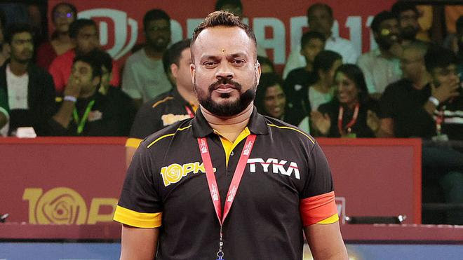 कौन है Kabaddi Referee Jitesh Shirwadkar? जिनके स्टाइल के दीवाने हुए PKL फैंस  