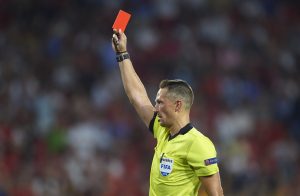 फुटबॉल मैच में क्यो दिखाए जाते हैं कार्ड, क्या है उनकी खासियात? जानिए  