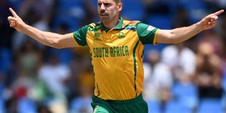 South Africa survive scare to beat USA in thrilling Super 8s opener  