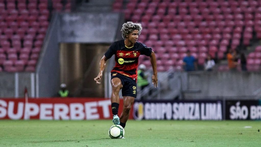 Official: Chelsea agree to sign 17-year-old Pedro Lima  