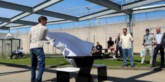 नीदरलैंड की जेल में बंद कैदियों ने तैयार की शतरंज की मेज, हुई तारीफ  