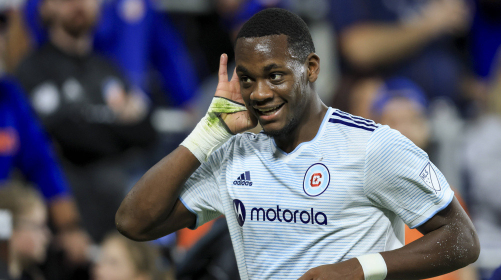 Jhon Duran को साइन करेगा मैनचेस्टर यूनाइटेड, निगोसिएशन जारी  