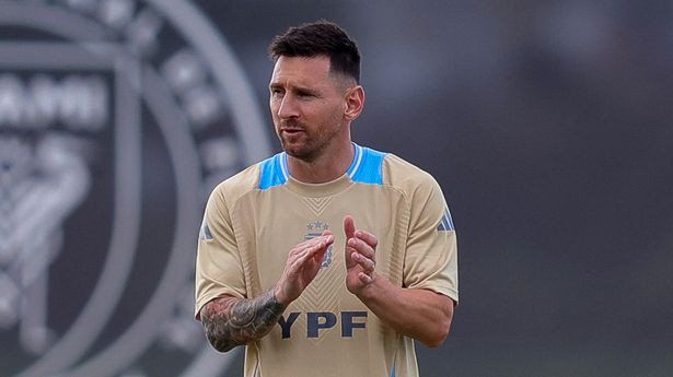 Lionel Messi को नहीं खिलाने पर बोले मैनेजर, कहा- जोखिम लेने की कोई जरूरत नहीं  