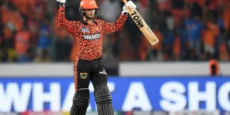 IPL स्टार Abhishek Sharma ने 26 गेंदों पर ठोक डाले 103 रन, रिकॉर्ड बुक तहस-नहस  