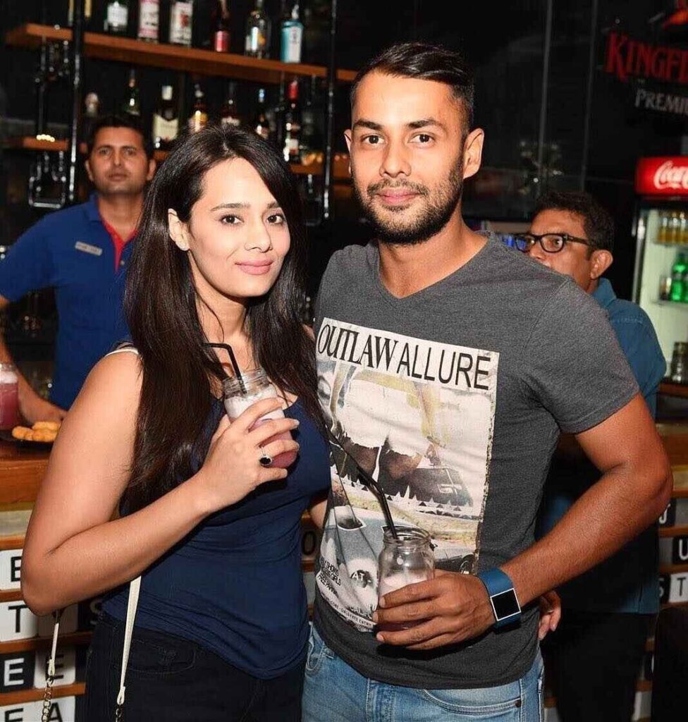 ऐसे 5 फेमस Cricketers जो Sports Anchors के प्यार में हुए घायल, देखें Photos  