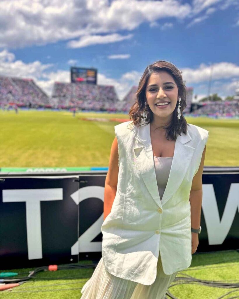 सुपर वुमन है Bumrah की करोड़पति पत्नी Sanjana Ganesan, Net Worth कर देगी हैरान  