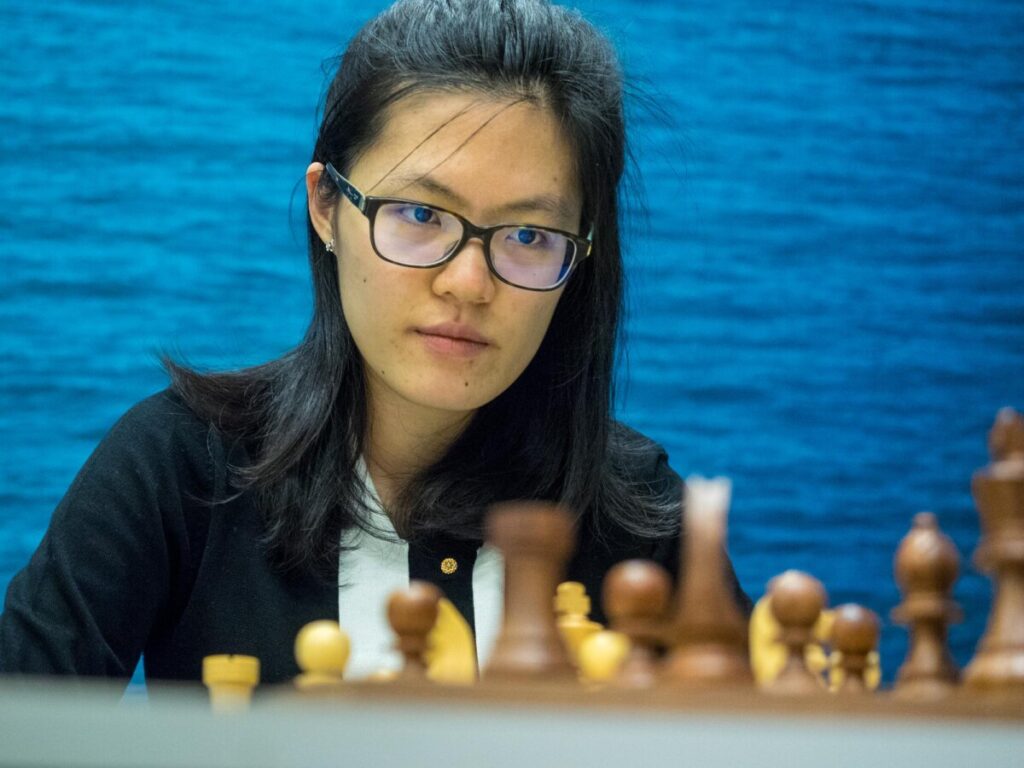 कौन है खूबसूरती की बला चेस खिलाड़ी Hou Yifan, फोटों देख आप भी हो जाएंगे फिदा  