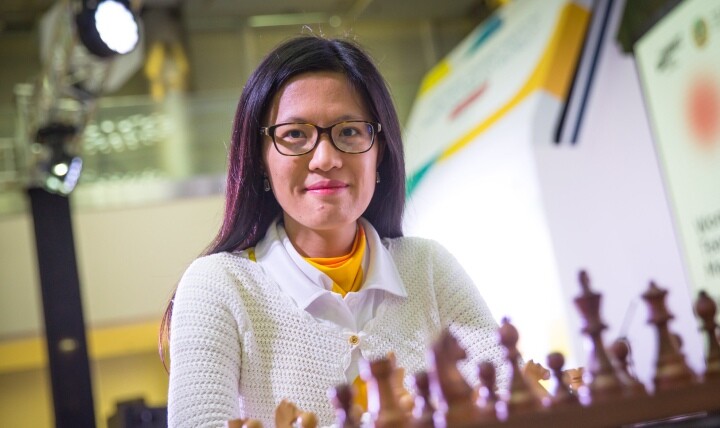 कौन है खूबसूरती की बला चेस खिलाड़ी Hou Yifan, फोटों देख आप भी हो जाएंगे फिदा  