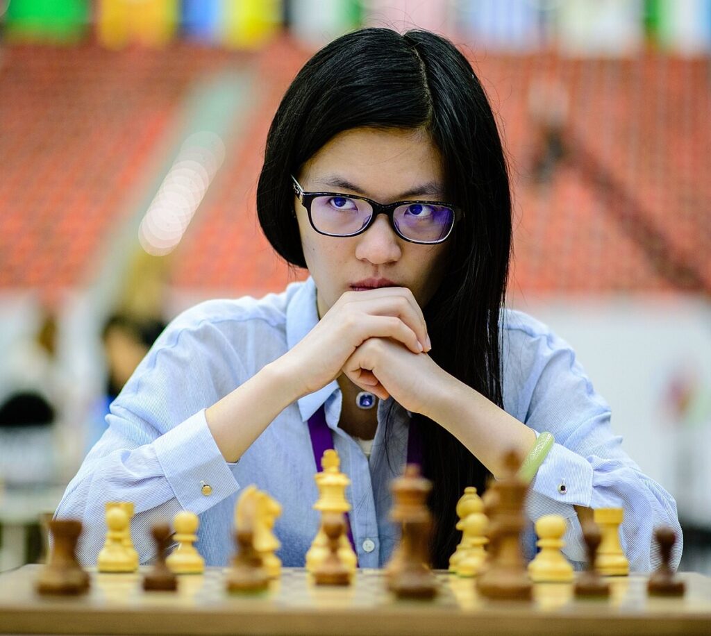 कौन है खूबसूरती की बला चेस खिलाड़ी Hou Yifan, फोटों देख आप भी हो जाएंगे फिदा  