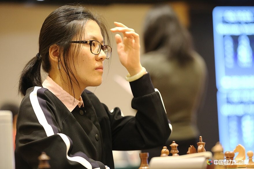 कौन है खूबसूरती की बला चेस खिलाड़ी Hou Yifan, फोटों देख आप भी हो जाएंगे फिदा  