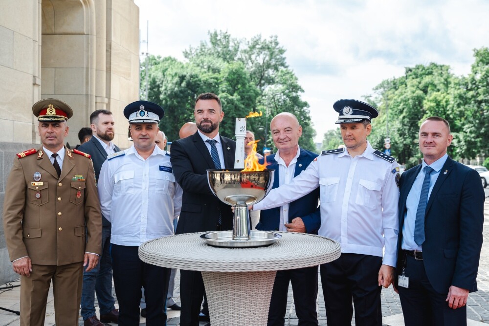 FIDE की मशाल रोमानिया पहुंची, धूमधाम से शतरंजबाजों ने किया स्वागात  