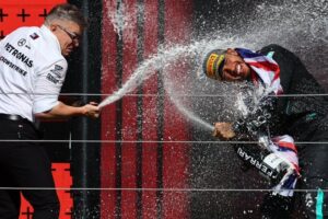 Lewis Hamilton ने 2021 के बाद जीती F1 रेस, British GP जीतने पर निकले आंसू  