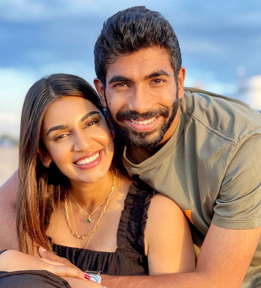 सुपर वुमन है Bumrah की करोड़पति पत्नी Sanjana Ganesan, Net Worth कर देगी हैरान  