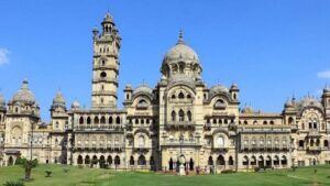 अंबानी के एंटीलिया से भी महंगा है इस क्रिकेटर का घर  