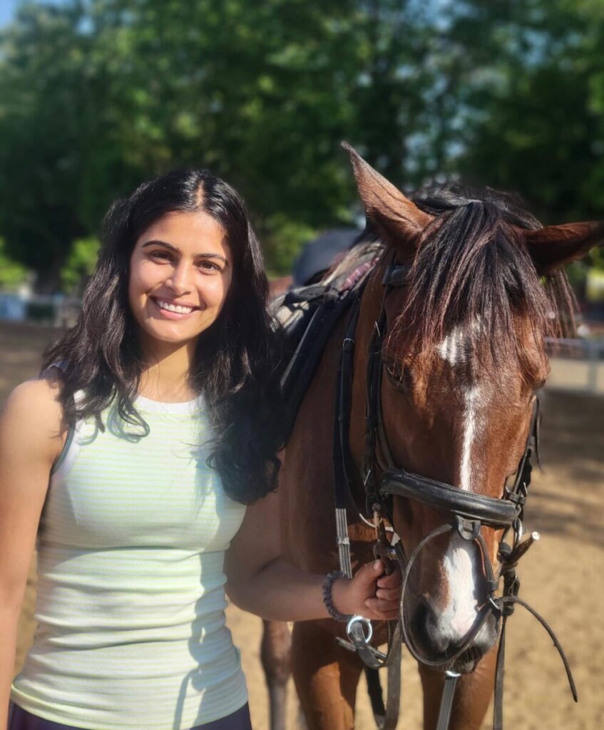 ओलंपिक मेडल जीतने वाली मनु भाकर की तस्वीरें कर देंगी फिदा, खूबसूरती में नंबर 1  