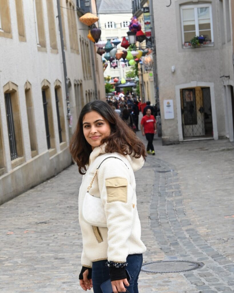 ओलंपिक मेडल जीतने वाली मनु भाकर की तस्वीरें कर देंगी फिदा, खूबसूरती में नंबर 1 ओलंपिक मेडल जीतने वाली मनु भाकर की तस्वीरें कर देंगी फिदा, खूबसूरती में नंबर 1