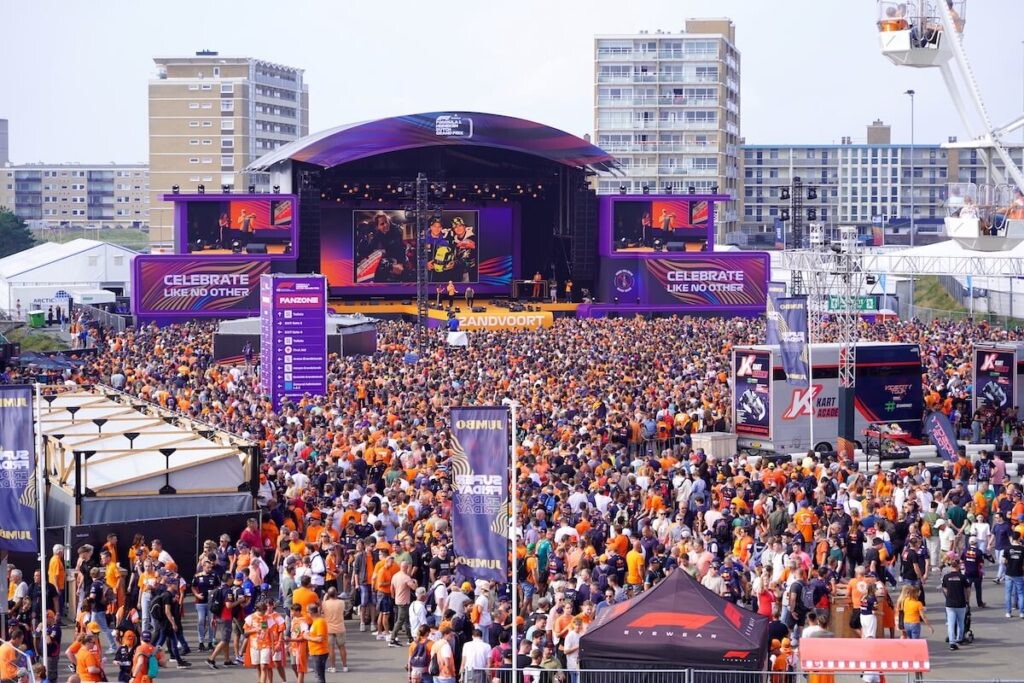 2024 Dutch GP: Zandvoort ने F1 फैंस के लिए बनाया Special Rule 2024 Dutch GP: Zandvoort ने F1 फैंस के लिए बनाया Special Rule