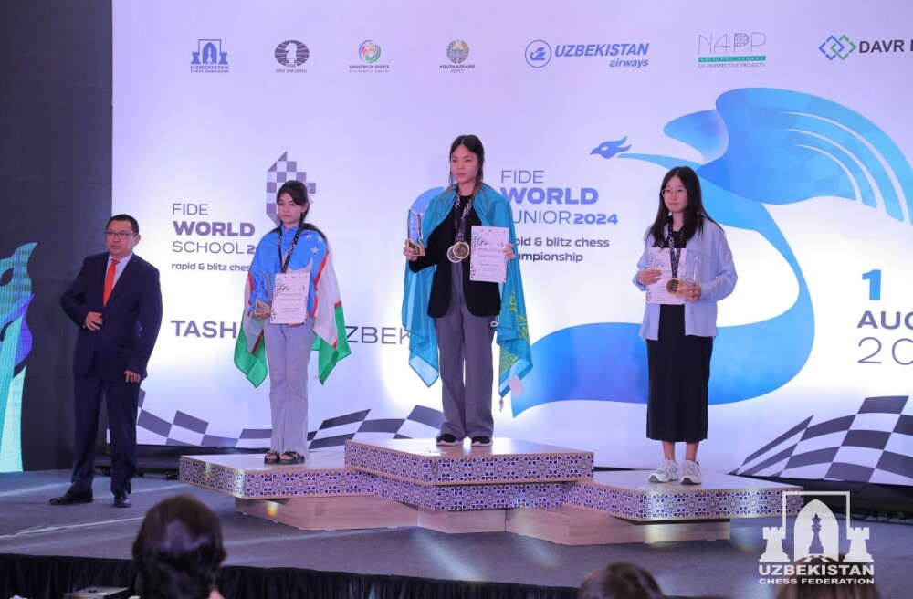 FIDE World School Championships के विजेताओं की मौज, पहनाया गया ताज  