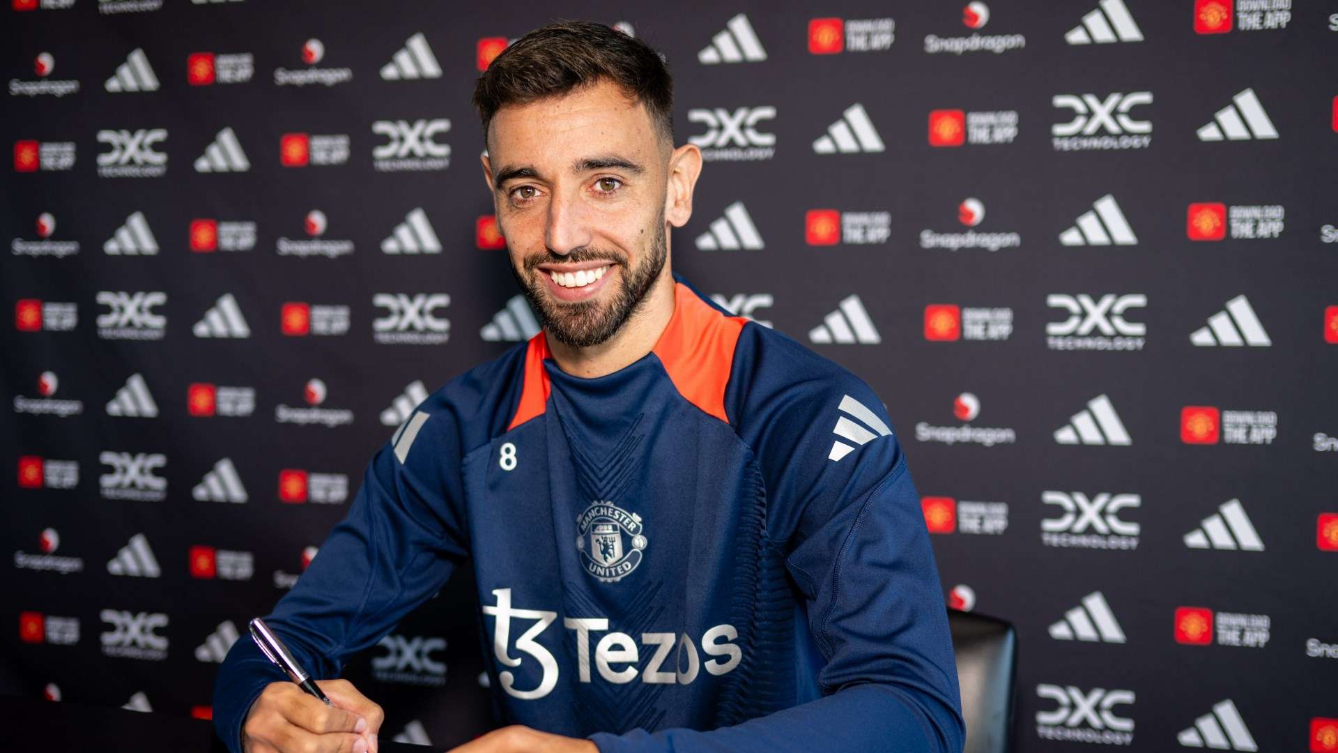 Fernandes remains a Red Devil! Bruno pens new contract until 2027  