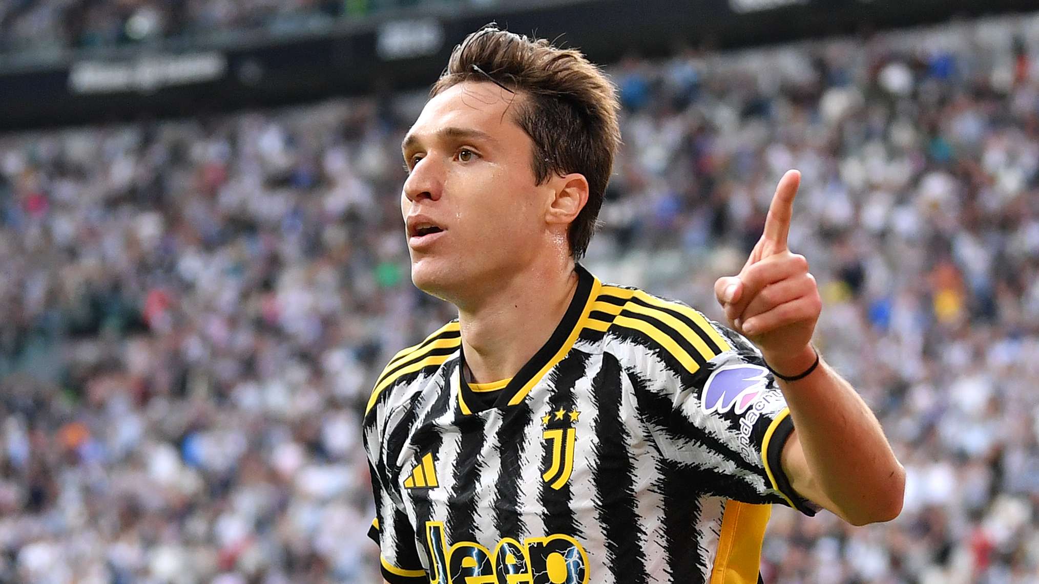 Liverpool consider late bid to sign Chiesa from Juventus  