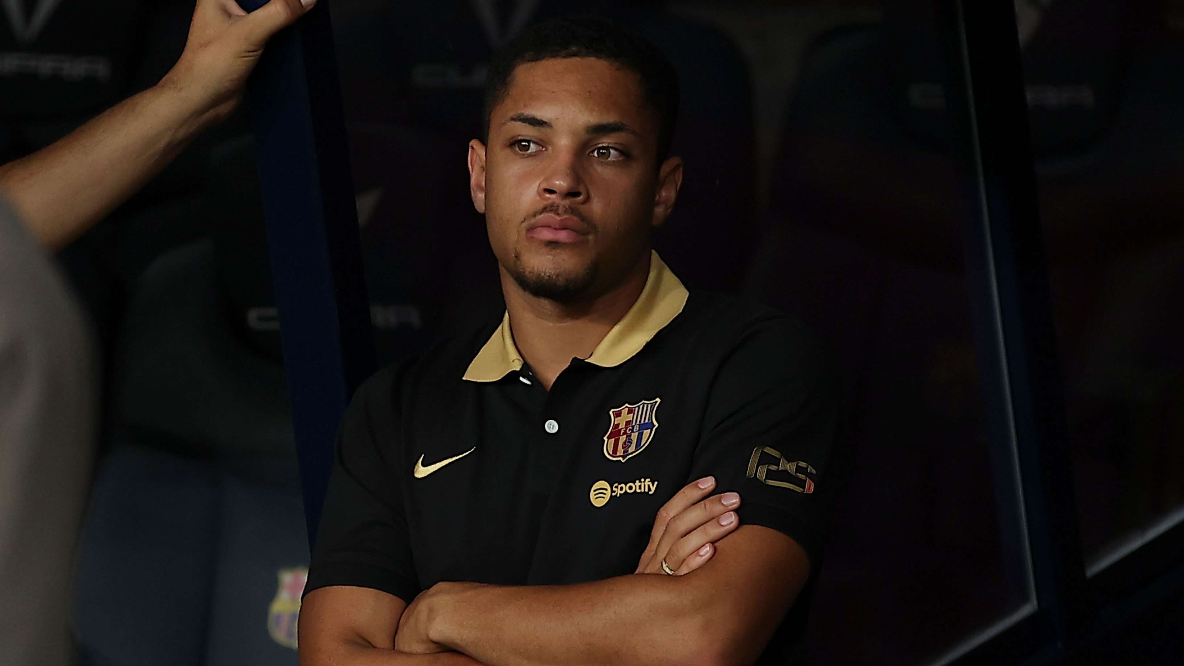 Roque ends miserable Barcelona spell with loan move  