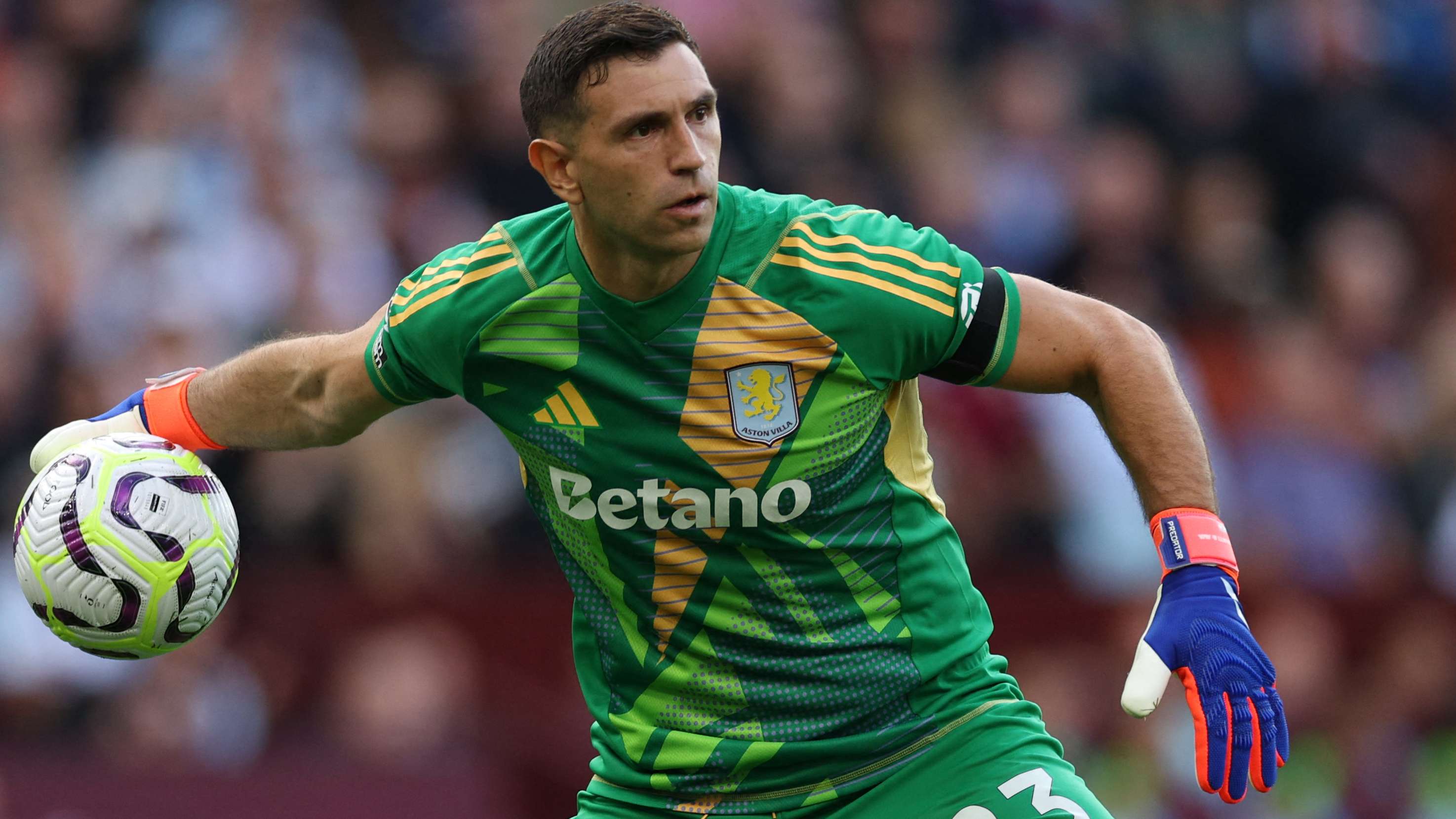 'Butterfingers little rat!' - Arsenal fans mercilessly taunt Martinez  