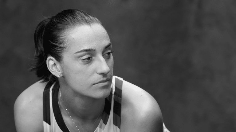 Leylah Fernandez rocks braids in deeply personal new look, featuring shoes designed by dad Jorge  