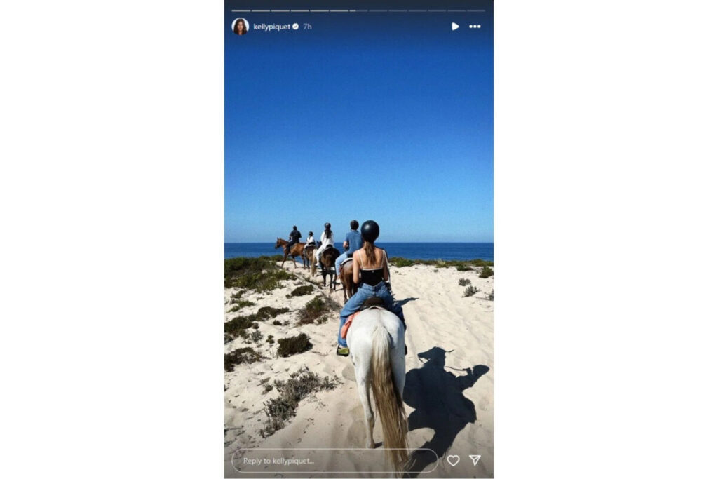 Max Verstappen की गर्लफ्रेंड ने बेटी के साथ की घुड़सवारी, देखें फोटो Max Verstappen की गर्लफ्रेंड ने बेटी के साथ की घुड़सवारी, देखें फोटो