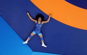 100 ग्राम ज्यादा वजन होने की वजह से टूटा विनेश फोगाट का गोल्ड लाने का सपना 100 ग्राम ज्यादा वजन होने की वजह से टूटा विनेश फोगाट का गोल्ड लाने का सपना