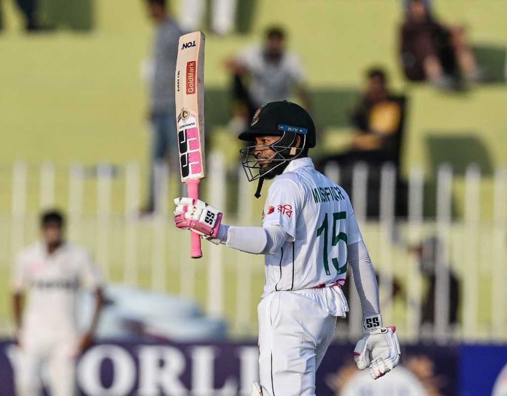 Rahim's ton helps Bangladesh reduce deficit  