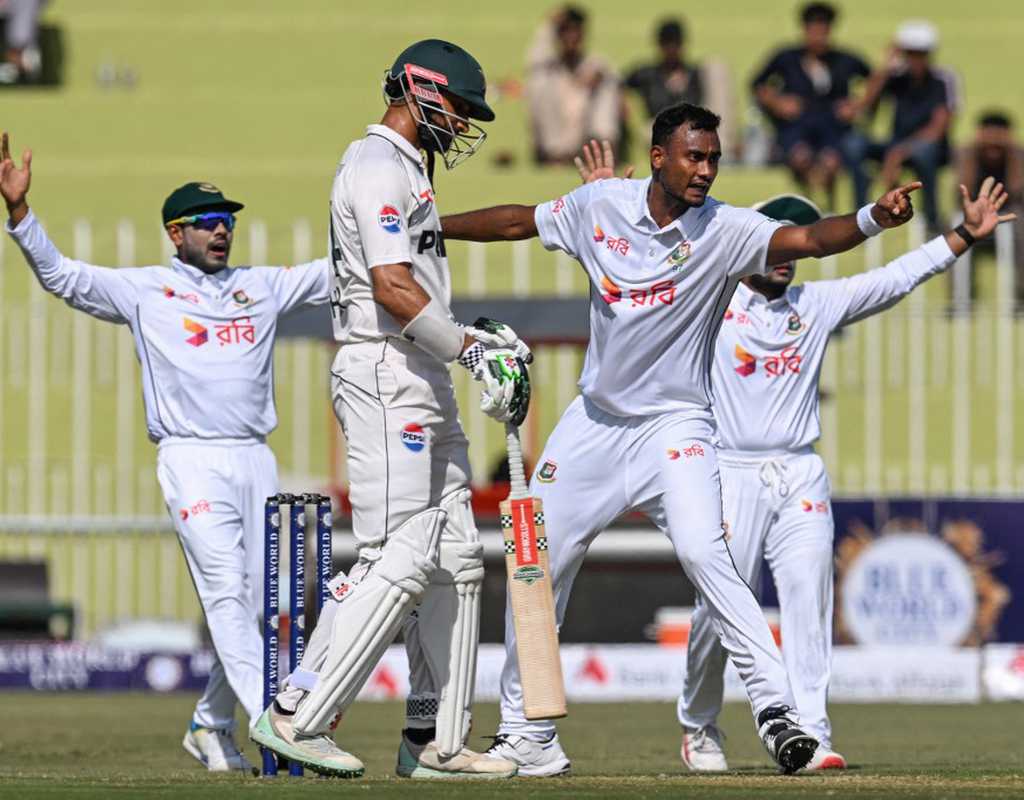 Ayub, Shakeel steady Pakistan after early wobble  