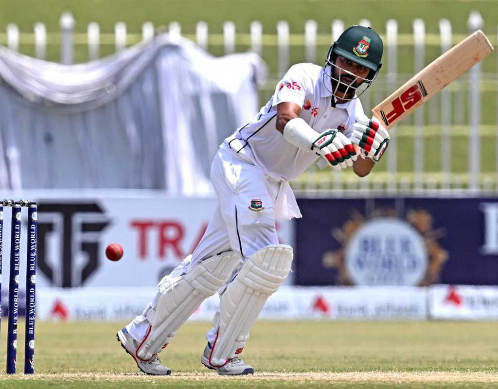 Dogged Bangladesh batters fight to cut deficit  