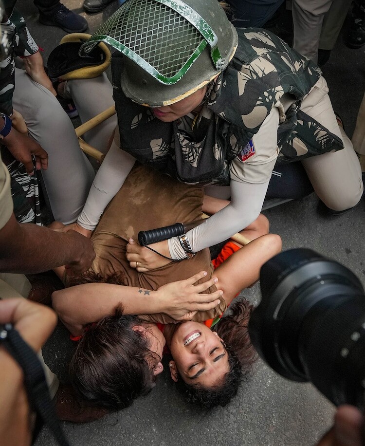 कुश्ती से संन्यास लेने वाली थीं Vinesh Phogat, WFI के साथ क्या विवाद था? जानें कुश्ती से संन्यास लेने वाली थीं Vinesh Phogat, WFI के साथ क्या विवाद था? जानें