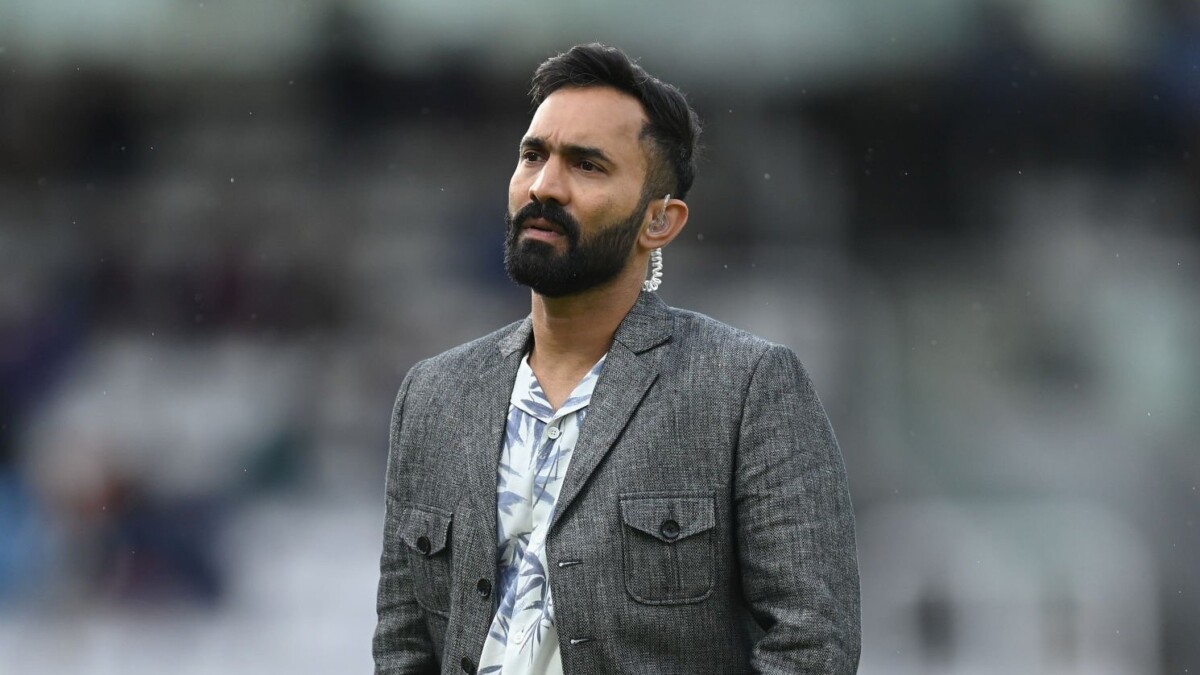 "Too Early to Compare" Karthik Issues Warning Over Dhoni & Pant Comparison  