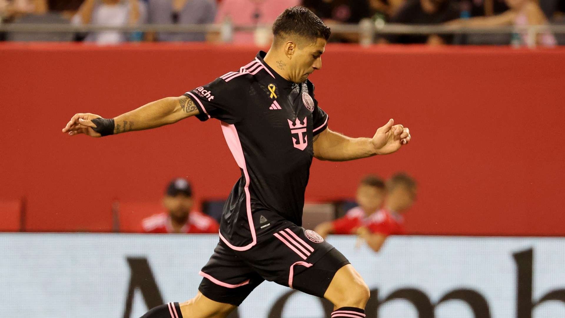 Lethal Suarez leads Miami to huge win over Chicago Fire  