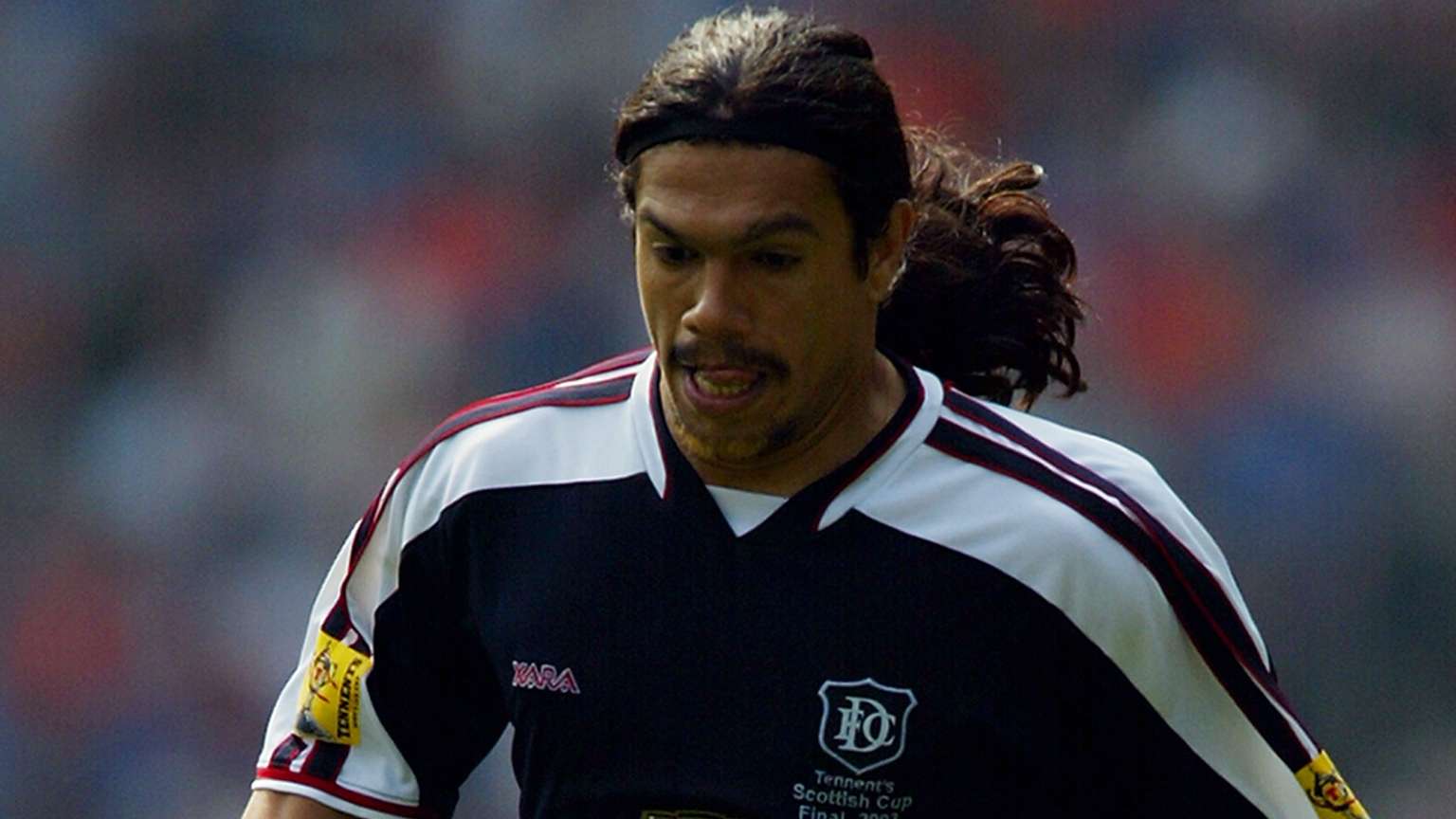 Former Arsenal & Dundee striker dies suddenly aged just 46  