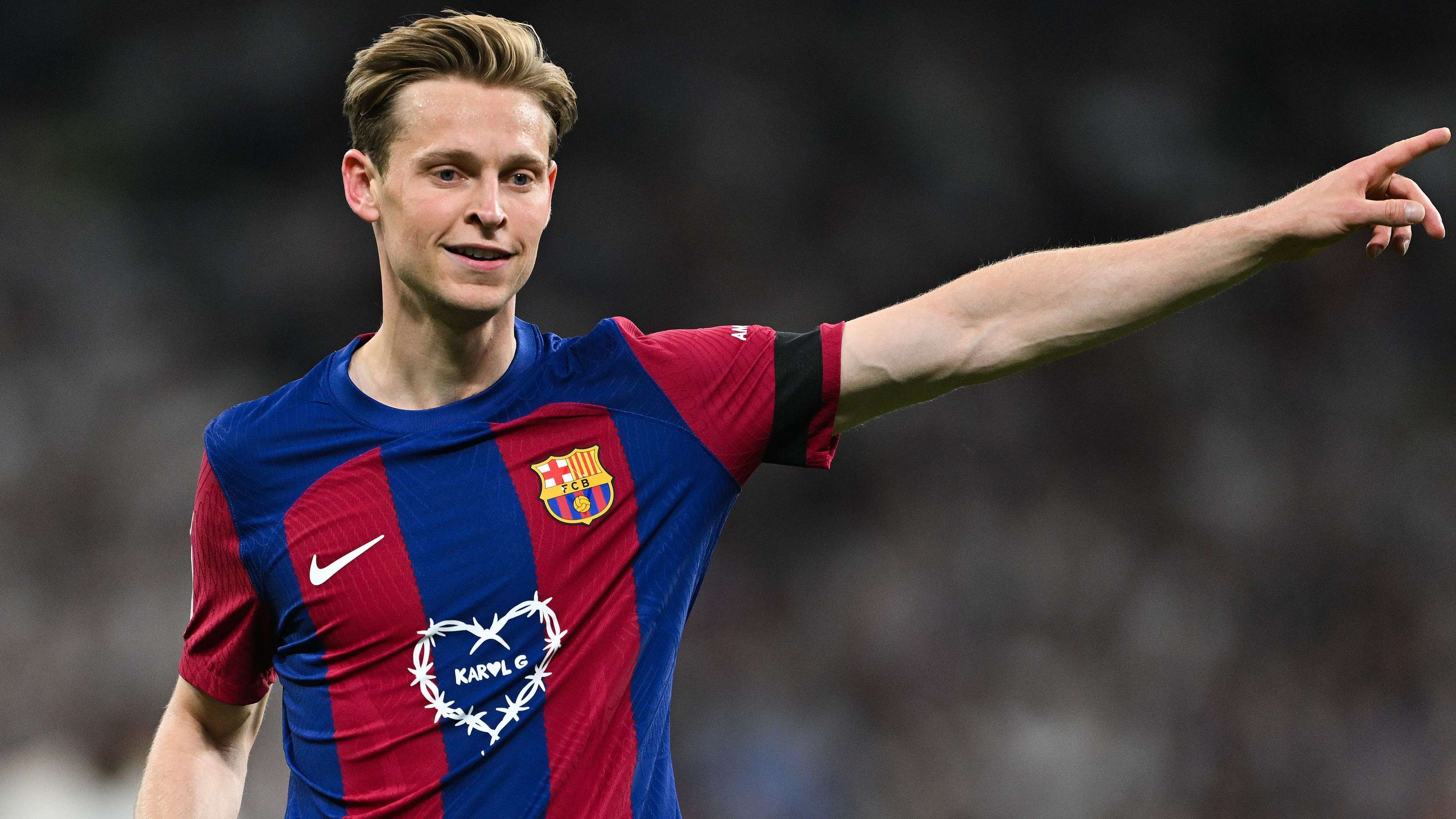 De Jong faces dilemma as Barca pressure midfielder  
