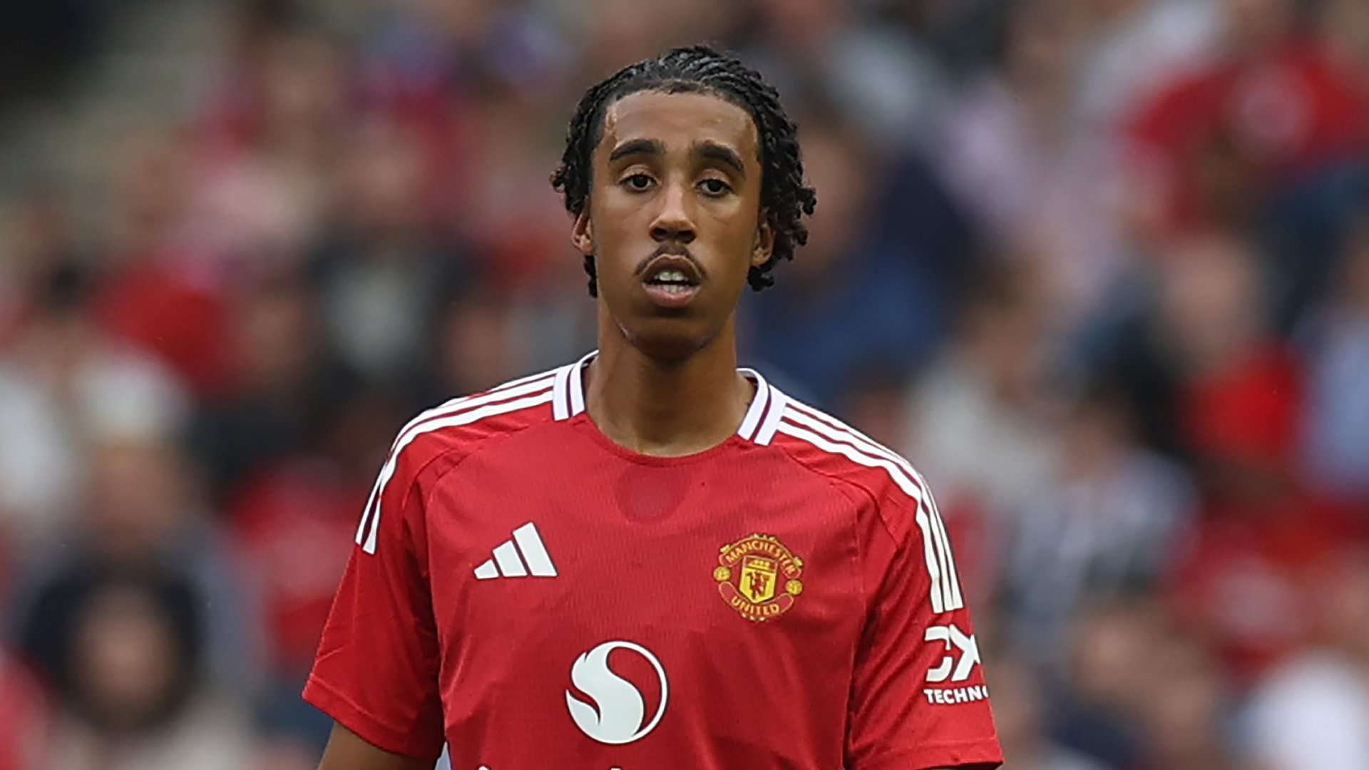 Man Utd receive positive Yoro injury update  