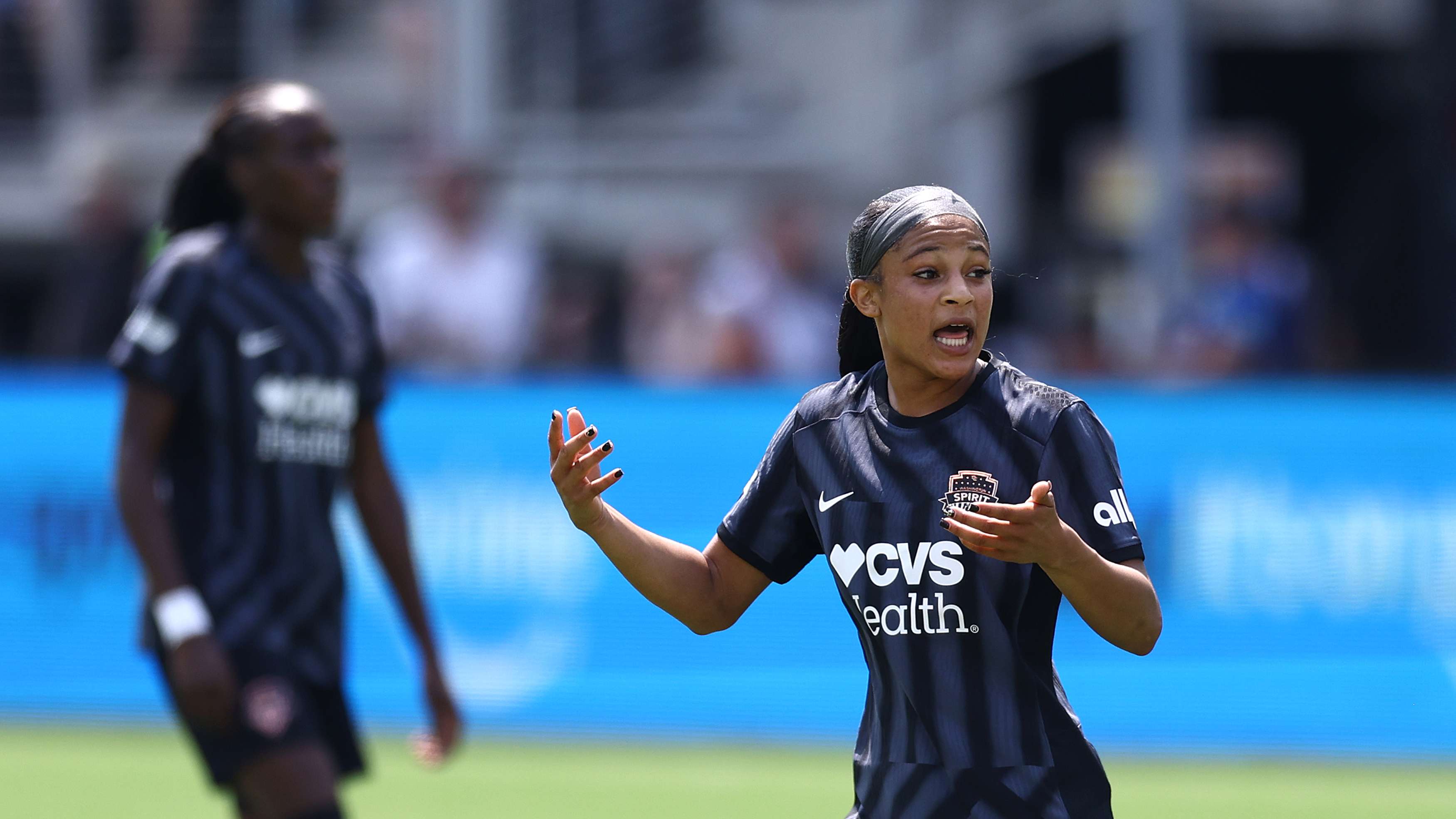 Rookie midfielder Bethune ruled out rest of NWSL season  