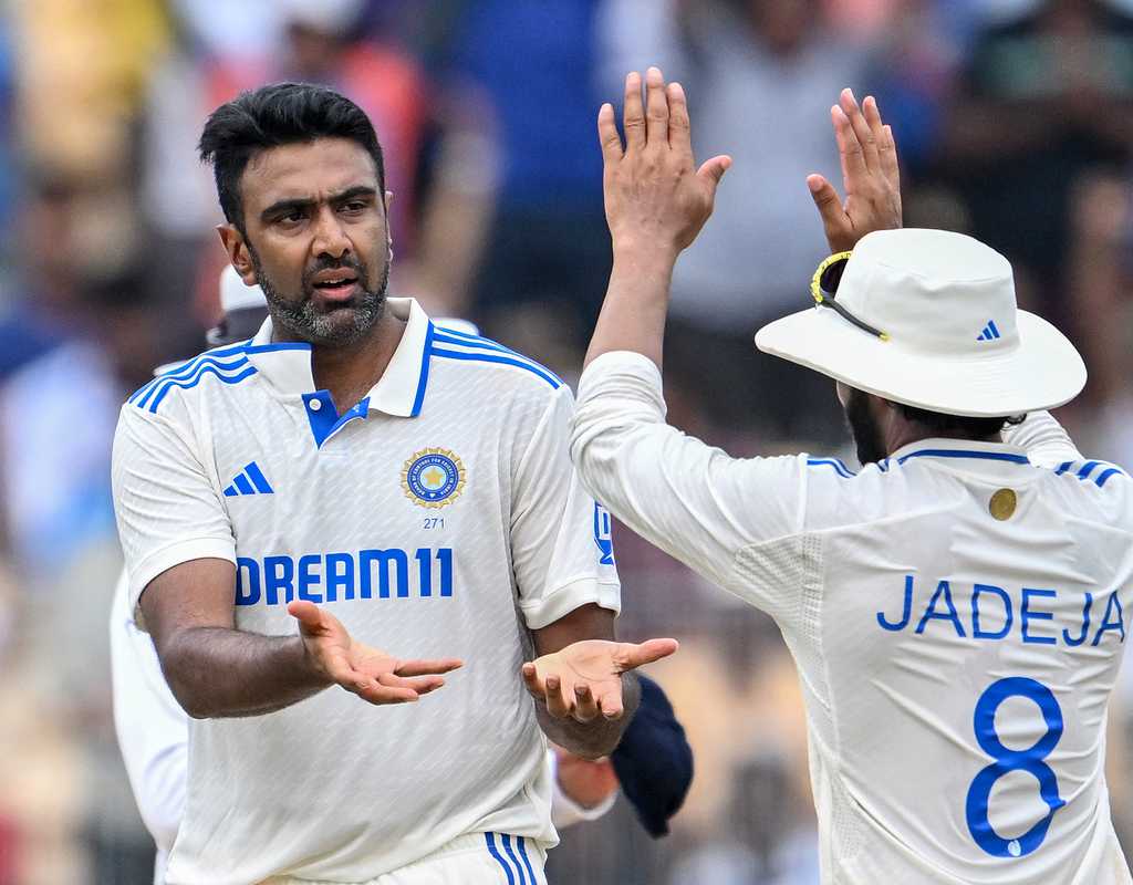 Ashwin, Jadeja share nine as India rout Bangladesh by 280 runs  