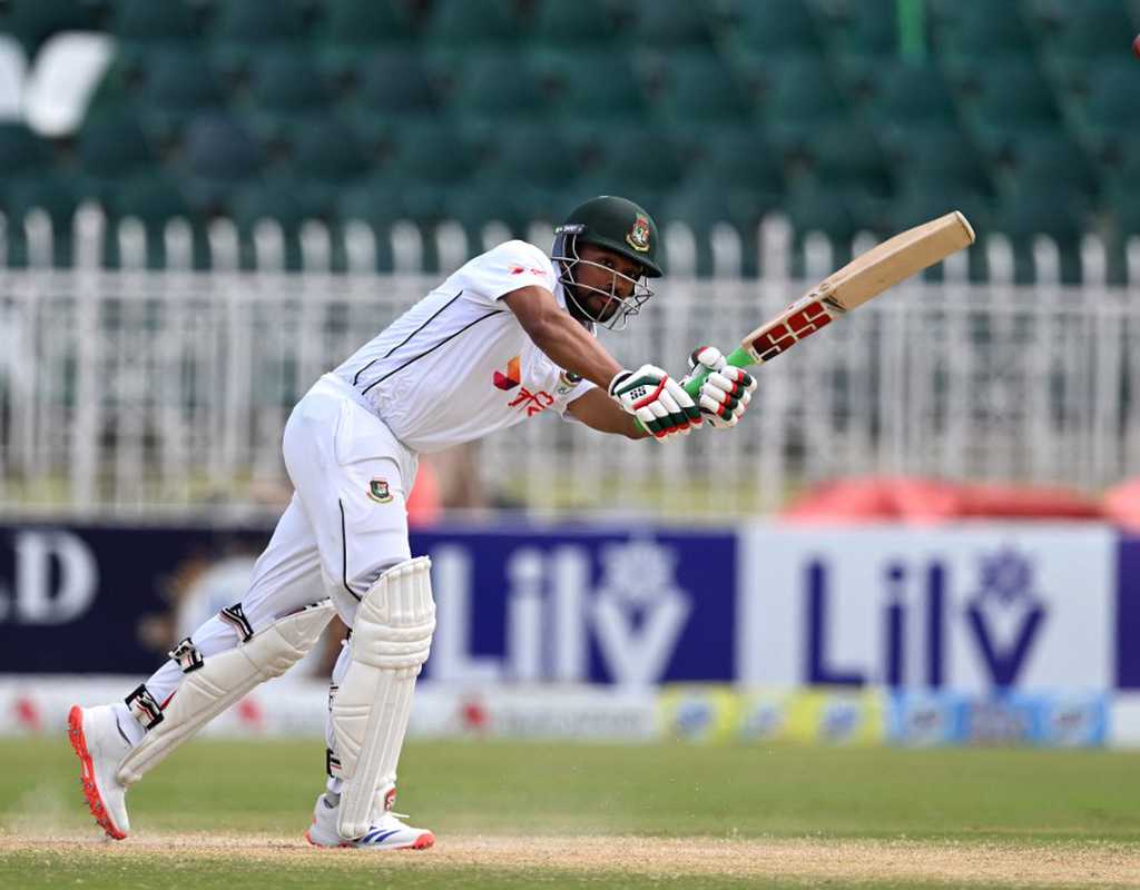 Bangladesh close in on historic clean sweep  