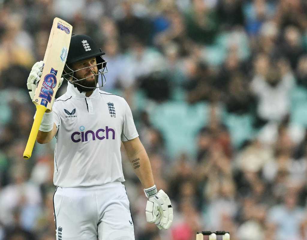 Duckett, Pope drive England forward  