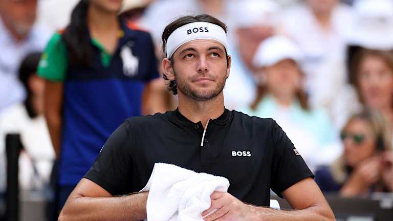 Maximize Your Match: Strategic Tips for Tennis Changeovers  