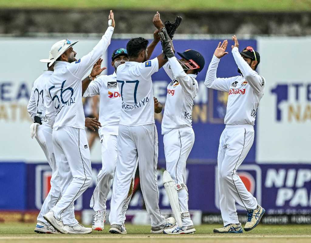 Spinners put SL ahead on deteriorating pitch  