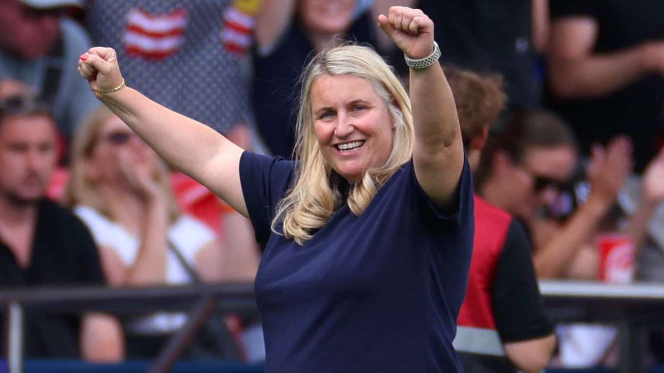 Hayes returns to England to watch Chelsea take on Arsenal  